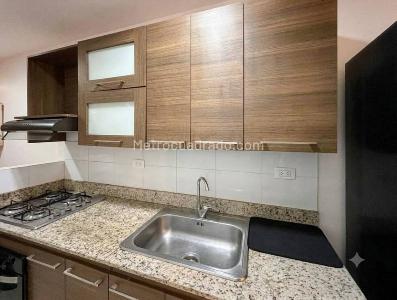 Apartamento en venta en Loma Del Esmeraldal, Envigado · foto 3 de 10