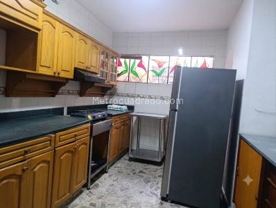 Casa de 4 alcobas en venta en San Joaquin, Medellín, 160 m² · foto 3 de 13