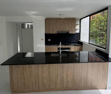 Apartamento de 3 alcobas en venta en Parque Lleras, Medellín, 109 m² · foto 1 de 20