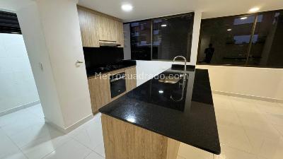 Apartamento de 3 alcobas en venta en Parque Lleras, Medellín, 109 m² · foto 2 de 20
