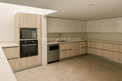 Casa de 3 alcobas en venta en Envigado, Envigado, 241 m² · foto 2 de 20