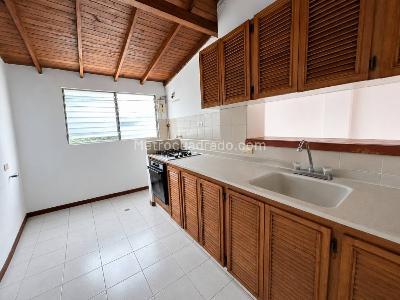 Apartamento de 3 alcobas en venta en Loma De San Julian, Medellín, 89 m² · foto 3 de 19