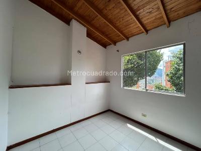 Apartamento de 3 alcobas en venta en Loma De San Julian, Medellín, 89 m² · foto 4 de 19