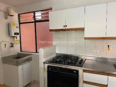 Apartamento de 2 alcobas en venta en Loma De San Julian, Medellín, 58 m² · foto 3 de 18
