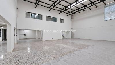 Casa en venta en El Poblado, Medellín, 537 m² · foto 2 de 14