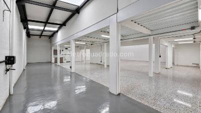 Casa en venta en El Poblado, Medellín, 537 m² · foto 4 de 14