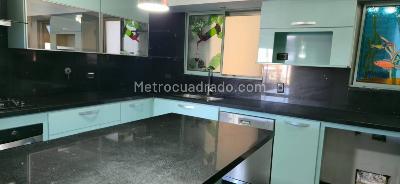 Apartamento de 3 alcobas en venta en Laureles, Medellín, 125 m² · foto 2 de 20
