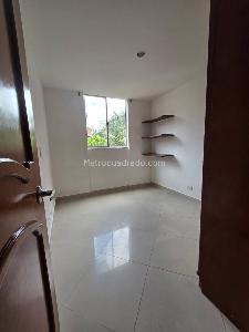 Apartamento de 4 alcobas en venta en Los Colores, Medellín, 73 m² · foto 3 de 16