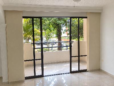 Apartamento de 4 alcobas en venta en Cañaveral, Floridablanca, 99 m² · foto 2 de 9