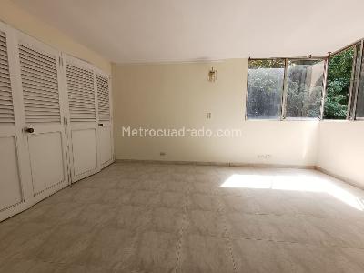 Apartamento de 3 alcobas en venta en Cerro Nutibara, Medellín, 213 m² · foto 12 de 19