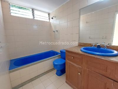 Apartamento de 3 alcobas en venta en Cerro Nutibara, Medellín, 213 m² · foto 13 de 19