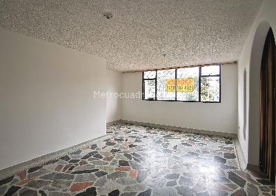 Casa de 5 alcobas en venta en Veraguas, Bogotá, 361 m² · foto 2 de 20