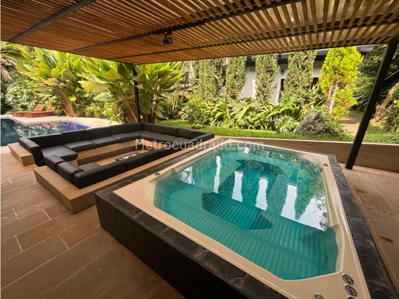 Casa de Lujo de 5 Alcobas en Altos del Poblado - 8