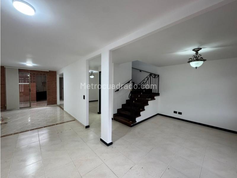 Casa Moderna de 5 Alcobas en Arriendo en La Estrella (Conjunto Cerrado) - 3