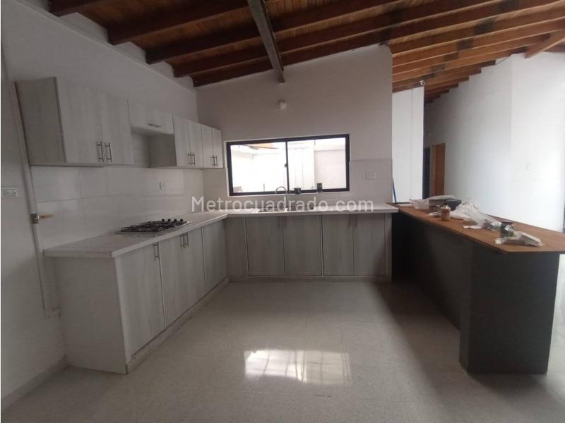 Commercial 5BR House in Laureles - 6