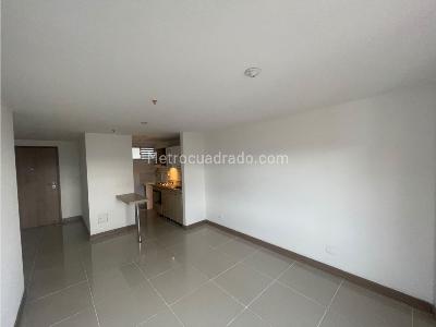 Apartamento de 2 alcobas en arriendo en Parque, Sabaneta, 70 m² · foto 3 de 11