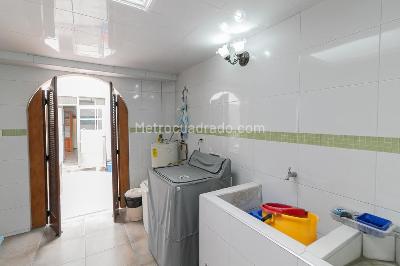 Casa de 5 alcobas en venta en Las Villas, Bogotá, 261 m² · foto 7 de 19