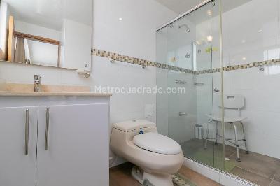 Casa de 5 alcobas en venta en Las Villas, Bogotá, 261 m² · foto 12 de 19