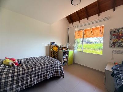 Casa de 3 alcobas en venta en Av, Pereira, 220 m² · foto 10 de 20