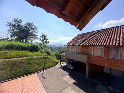 Casa de 3 alcobas en venta en Av, Pereira, 220 m² · foto 19 de 20
