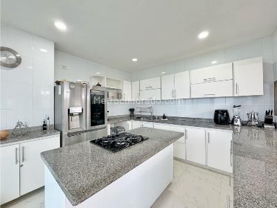 Apartamento de 4 alcobas en venta en Zona Turistica Manga, Cartagena, 224 m² · foto 3 de 20