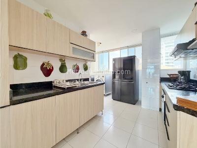 Apartamento de 3 alcobas en venta en Zona Turistica Manga, Cartagena, 157 m² · foto 6 de 20