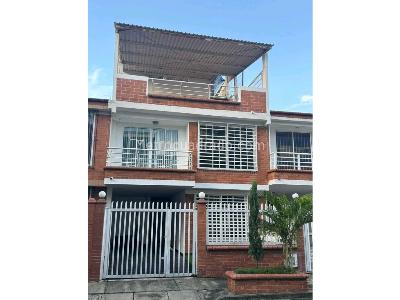 Casa de 4 alcobas en venta en Caney, Cali, 270 m² · foto 2 de 20