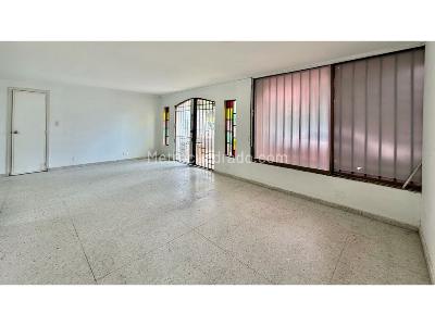 Casa de 5 alcobas en venta en Versalles, Cali, 222 m² · foto 3 de 20