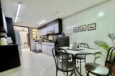 Casa de 4 alcobas en venta en San Patricio, Bogotá, 225 m² · foto 2 de 9