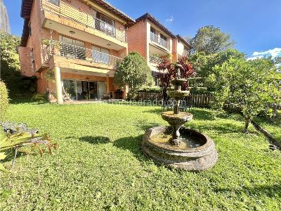Casa de 3 alcobas en venta en El Poblado, Medellín, 505 m² · foto 2 de 20