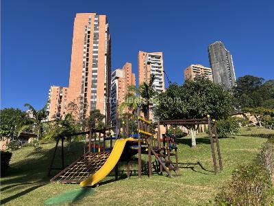 Casa de 3 alcobas en venta en El Poblado, Medellín, 505 m² · foto 16 de 20