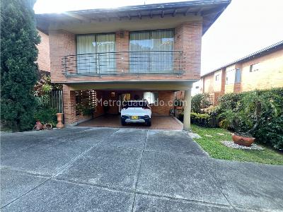 Casa de 3 alcobas en venta en El Poblado, Medellín, 505 m² · foto 19 de 20