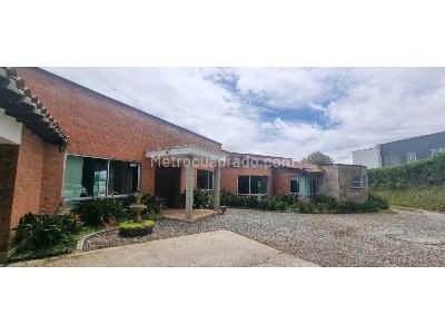 Casa de 4 alcobas en venta en Alto De Las Palmas, Medellín, 424 m² · foto 2 de 20