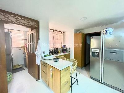 Apartamento de 2 alcobas en venta en El Poblado, Medellín, 172 m² · foto 4 de 12