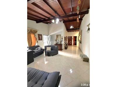 Casa de 4 alcobas en venta en Centro De La Ciudad, Medellín, 207 m² · foto 2 de 9