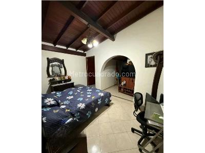 Casa de 4 alcobas en venta en Centro De La Ciudad, Medellín, 207 m² · foto 6 de 9