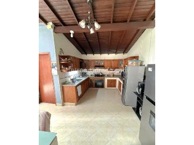 Casa de 4 alcobas en venta en Centro De La Ciudad, Medellín, 207 m² · foto 7 de 9
