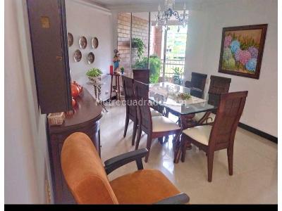 Apartamento de 4 alcobas en venta en Laureles, Medellín, 152 m² · foto 2 de 20