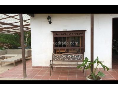Casa de 2 alcobas en venta en Santa Elena, Medellín, 1200 m² · foto 2 de 20