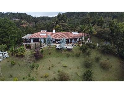 Casa de 3 alcobas en venta en Loma Del Escodero, Envigado · foto 11 de 12