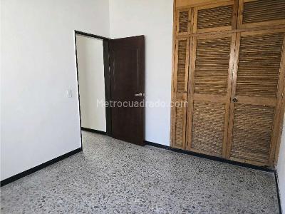 Casa de 5 alcobas en venta en La Floresta, Medellín, 196 m² · foto 2 de 16