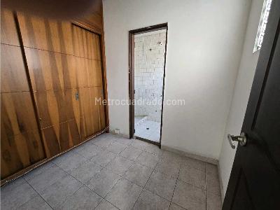 Casa de 5 alcobas en venta en La Floresta, Medellín, 196 m² · foto 3 de 16