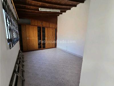 Casa de 5 alcobas en venta en La Floresta, Medellín, 196 m² · foto 4 de 16