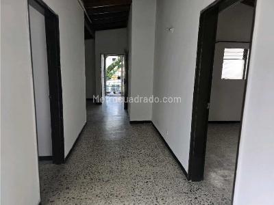 Casa de 5 alcobas en venta en La Floresta, Medellín, 196 m² · foto 5 de 16