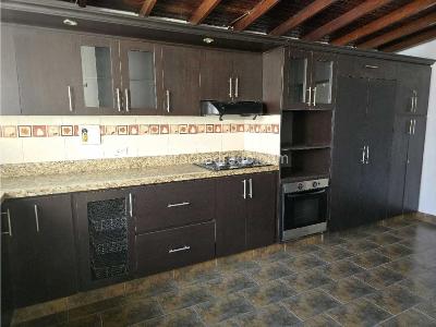 Casa de 5 alcobas en venta en La Floresta, Medellín, 196 m² · foto 10 de 16