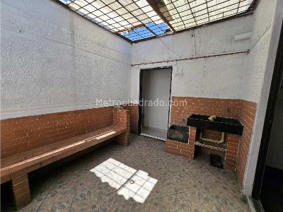 Casa de 5 alcobas en venta en La Floresta, Medellín, 196 m² · foto 14 de 16