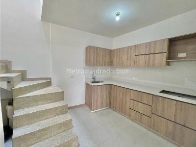 Casa de 3 alcobas en venta en La America Santa Monica, Medellín, 149 m² · foto 4 de 15