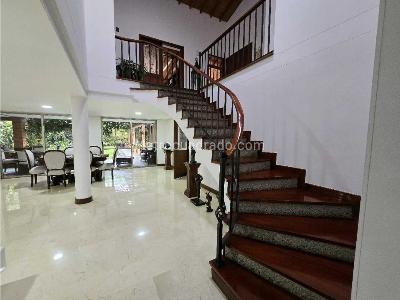 Casa de 5 alcobas en venta en Loma Del Chocho, Envigado, 345 m² · foto 2 de 20