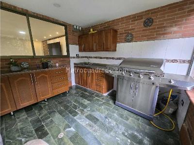 Casa de 5 alcobas en venta en Loma Del Chocho, Envigado, 345 m² · foto 7 de 20