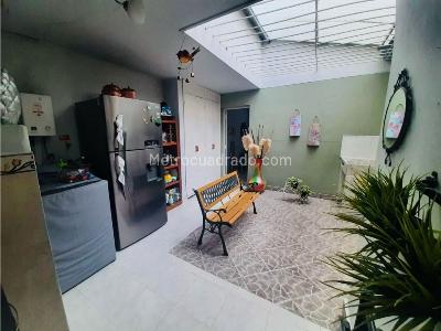 Casa de 4 alcobas en venta en Simon Bolivar, Medellín, 220 m² · foto 13 de 20